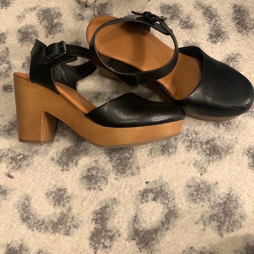 Universal Thread Clogs